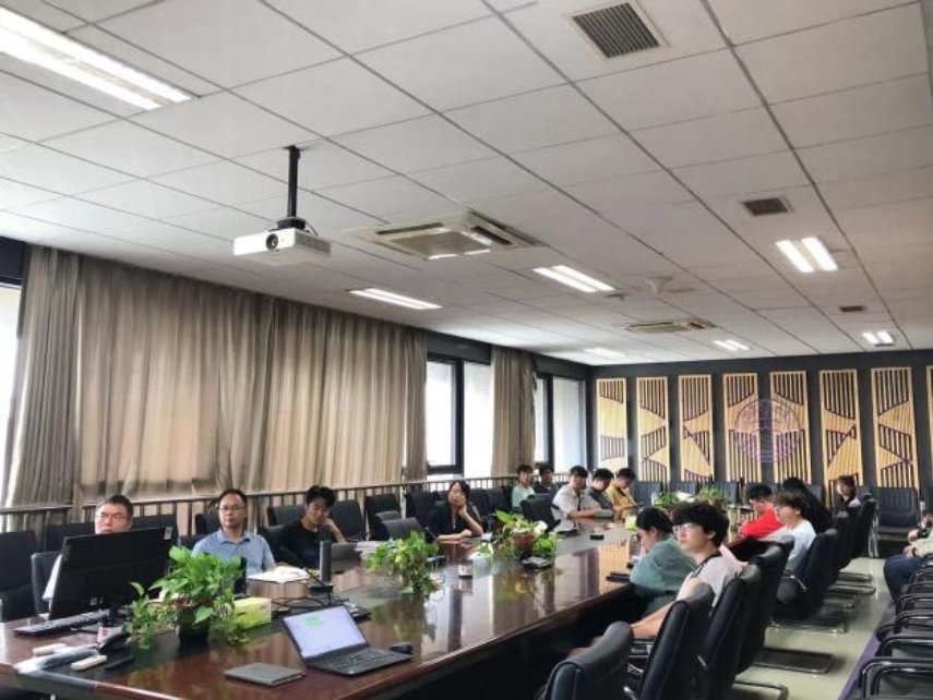 活动由副校长杨建伟主持